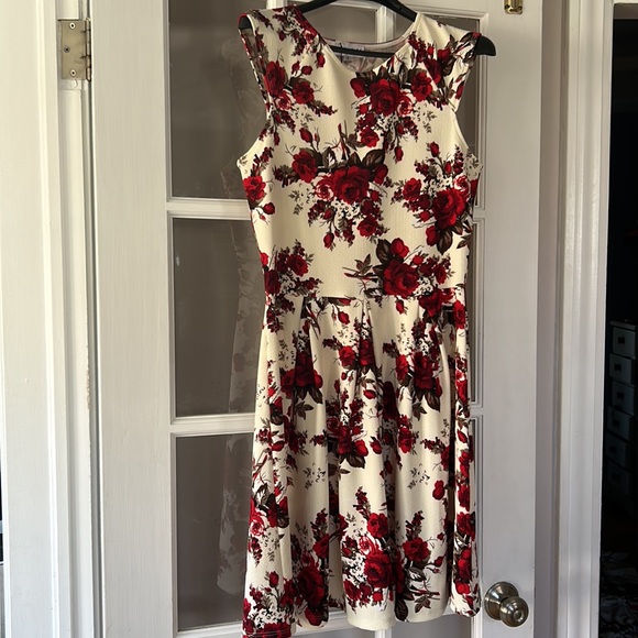 NWT Lakefield Rose Floral Dress - Picture 2 of 4